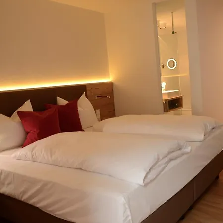 Hotel-restaurant & Metzgerei Roessle מלון 3*