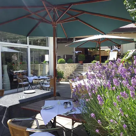 מלון Hotel-restaurant & Metzgerei Roessle Dettingen an der Erms