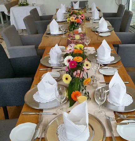 Hotel-restaurant & Metzgerei Roessle מלון 3*