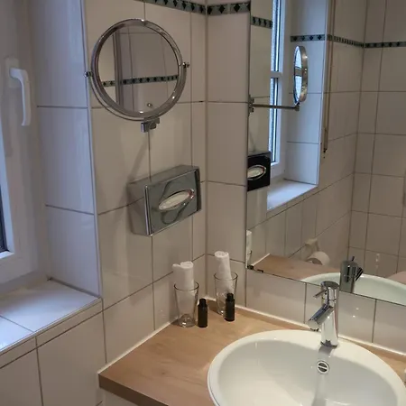 Ξενοδοχείο Hotel-restaurant & Metzgerei Roessle Dettingen an der Erms