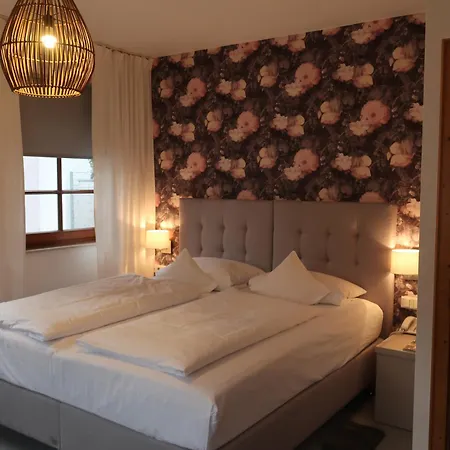 מלון Hotel-restaurant & Metzgerei Roessle