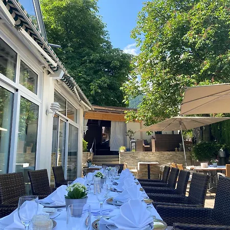 Hotel-restaurant & Metzgerei Roessle מלון 3*