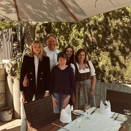 מלון Hotel-restaurant & Metzgerei Roessle 3*