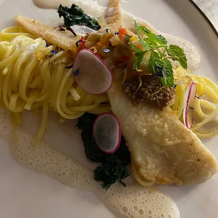 Hotel-restaurant & Metzgerei Roessle מלון