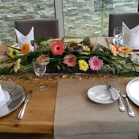 Hotel-restaurant & Metzgerei Roessle מלון