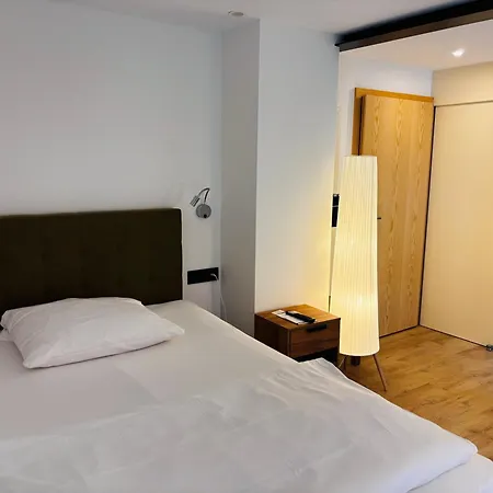 מלון Hotel-restaurant & Metzgerei Roessle