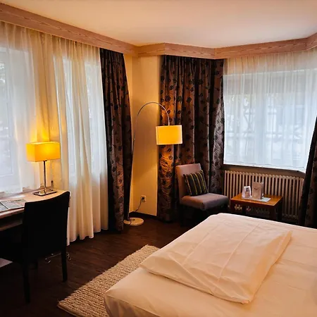 Hotel-restaurant & Metzgerei Roessle מלון