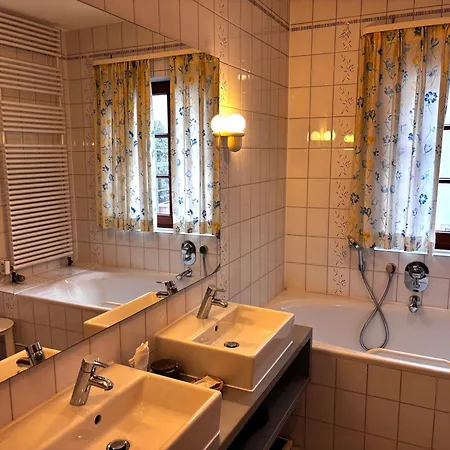Hotel Hotel-restaurant & Metzgerei Roessle 3*