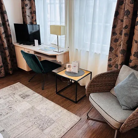 Hotel-restaurant & Metzgerei Roessle מלון