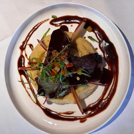 Hotel-restaurant & Metzgerei Roessle מלון