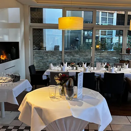 מלון Hotel-restaurant & Metzgerei Roessle