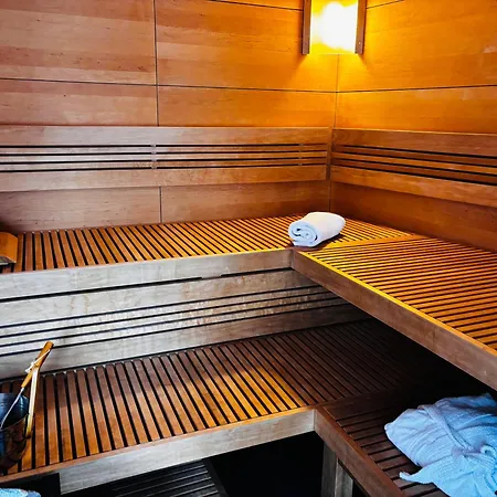 Hotel-restaurant & Metzgerei Roessle מלון 3*