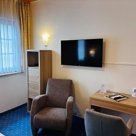 Hotel-restaurant & Metzgerei Roessle מלון Dettingen an der Erms