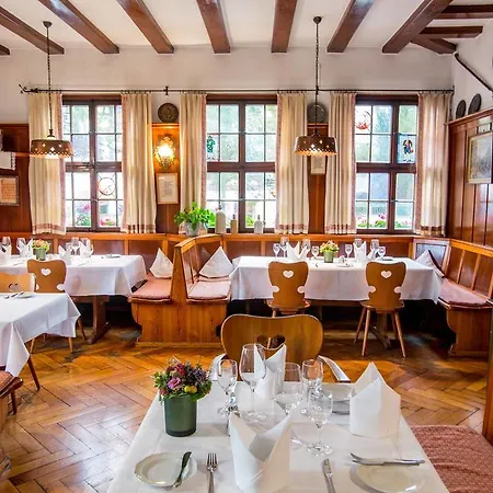 レストラン ＆ メッツグライ ロスル 3* Dettingen an der Erms