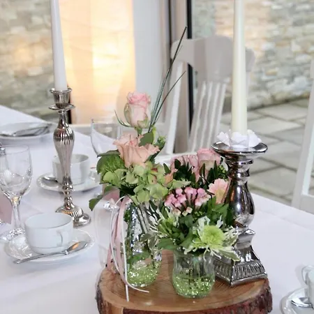 Hotel-restaurant & Metzgerei Roessle מלון Dettingen an der Erms