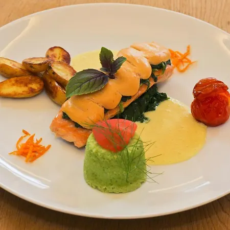 Ξενοδοχείο Hotel-restaurant & Metzgerei Roessle 3*