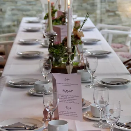 מלון Hotel-restaurant & Metzgerei Roessle