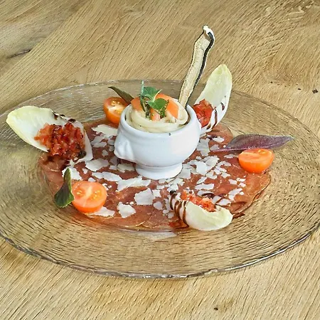 מלון Hotel-restaurant & Metzgerei Roessle Dettingen an der Erms