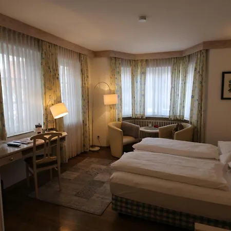 מלון Hotel-restaurant & Metzgerei Roessle 3*